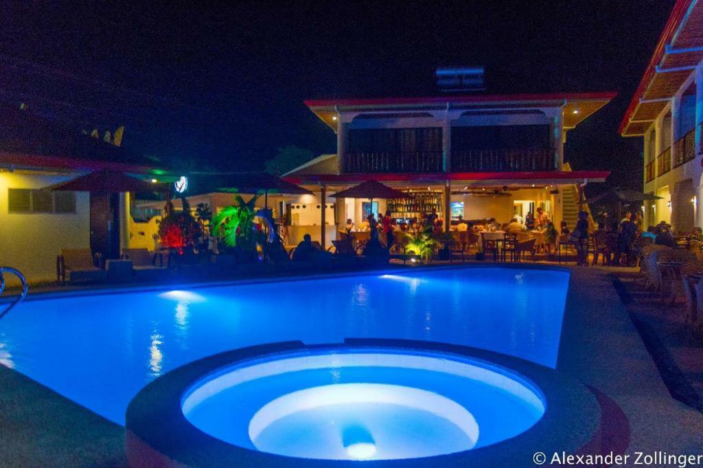 פנגלאו Alona Vida Beach Hill Resort מראה חיצוני תמונה