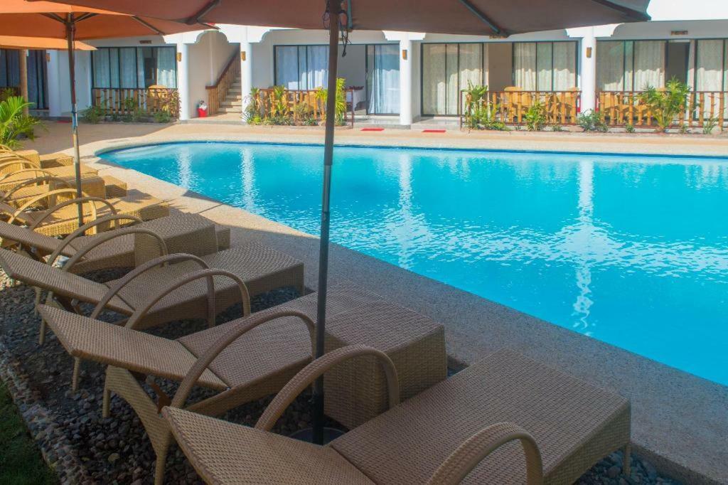 פנגלאו Alona Vida Beach Hill Resort מראה חיצוני תמונה